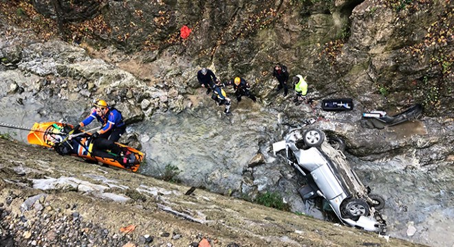 Zonguldak’ta otomobil dereye uçtu: 1 ölü, 1 yaralı