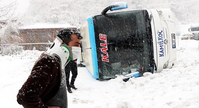 Zonguldak ta yolcu otobüsü devrildi: 15 yaralı