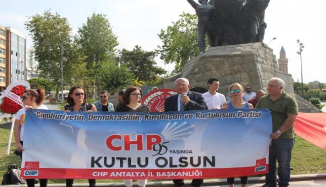 CHP nin 95. kuruluş yıl dönümü Antalya da kutlandı