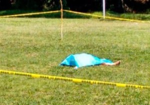 Futbolcunun kafa attığı hakem öldü