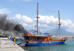 Gezi teknesinde yangın