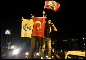 Antalya da HDP liler sevinç için sokağa çıktı
