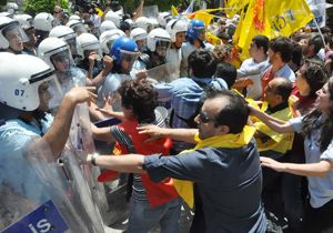Antalya’da KESK eyleminde arbede
