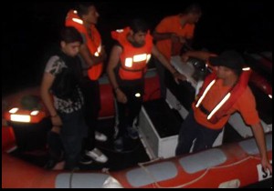 Sahil güvenlik ekipleri 4 kaçağı boğulmaktan kurtardı