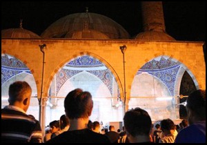 Antalyalılar Kadir Gecesi nde camilere akın etti
