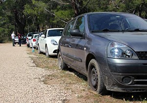 Kampçıların 26 aracının lastikleri kesildi