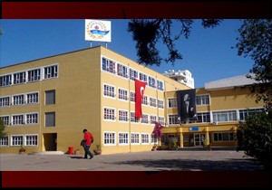 Antalya nın ilk özel okulu icradan satıldı