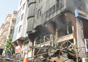 Manavgat ta 14 işyeri yakıldı