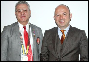 Meslek Hizmet Ödülü Profesör Gürkan a verildi