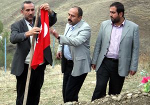 Mezara da Türk bayrağı