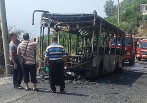Antalya nın Alanya ilçesinde şehiriçi yolcu otobüsü yandı