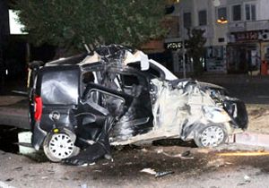 Antalya da gençler kaza yaptı;1 ölü, 3 yaralı var