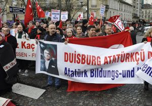 Paris te Türklerden dev protesto
