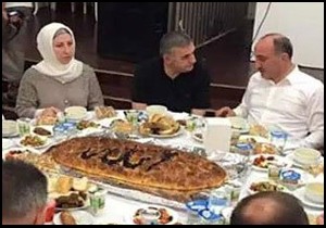 AKP liler, üzerinde  Allah  yazılı pide yedi!