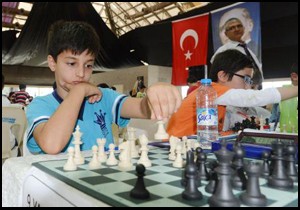 Satranç tutkunları turnuvada buluştu
