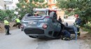 Alanya'da devrilen otomobildeki 3 kişi yaralandı