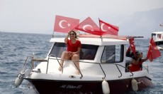 Antalya'da balıkçılardan tekneli kortej