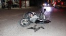 Motosiklet aracın altına girdi: 2 yaralı