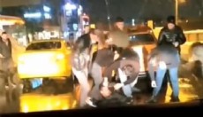 Taksi çalan şüpheliyi taksiciler yakalayıp polise teslim etti