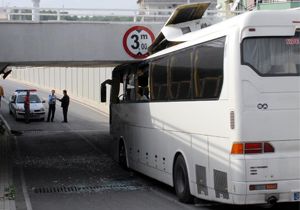 Turist dolu otobüs geçide sıkıştı