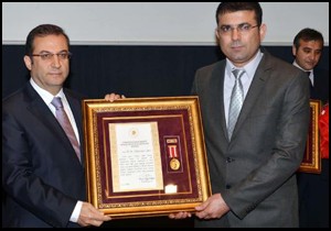 Şehit yakını ve gazilere Devlet Övünç Madalyası