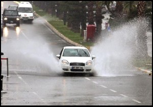 Yağmur Antalya da hayatı olumsuz etkiliyor