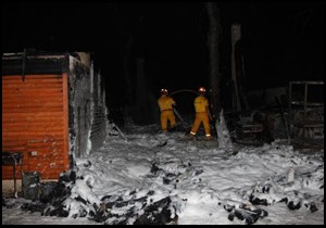 Antalya da orman yangını işyerlerine zarar verdi