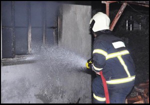 Manavgat ta metruk ev yandı
