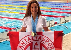 Burçak, yüzmede Türkiye şampiyonu