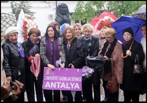 Zübeyde Hanım Antalya da anıldı
