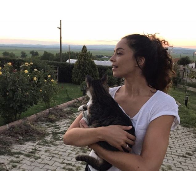 ÜNLÜLER VE KÖPEKLERİ - 1