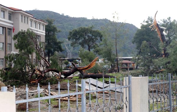 Fırtına Antalya'yı böyle vurdu - 12