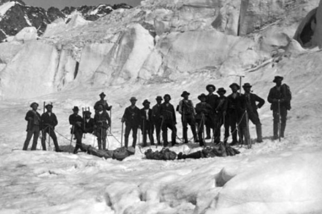 İLGİNÇ VE ETKİLEYİCİ TARİHİ FOTOĞRAFLAR - 13
