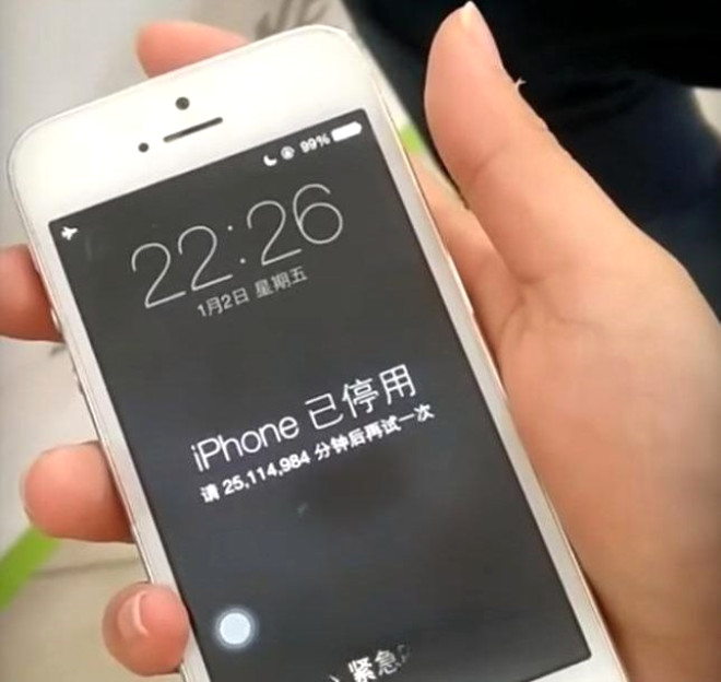 İPHONE'U YANLIŞLIKLA 48 YIL KULLANILMAZ HALE GETİRDİ - 2
