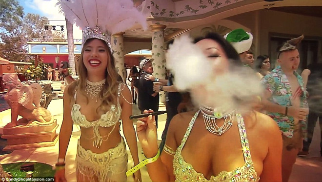 INSTAGRAM'IN FENOMENİ 'CANDY MAN'İN, ÇILGIN PARTİSİNDEN SKANDAL KARELER - 1