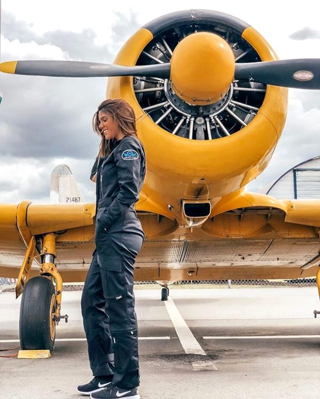 Pozlarıyla Instagram'ı sallıyor, mesleğini duyan gıptayla bakıyor! - 14