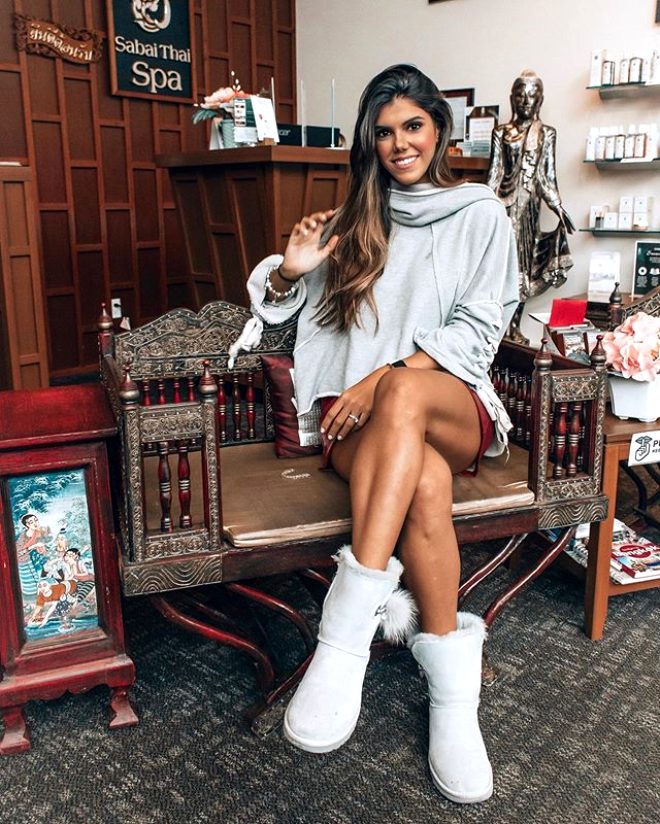 Pozlarıyla Instagram'ı sallıyor, mesleğini duyan gıptayla bakıyor! - 24
