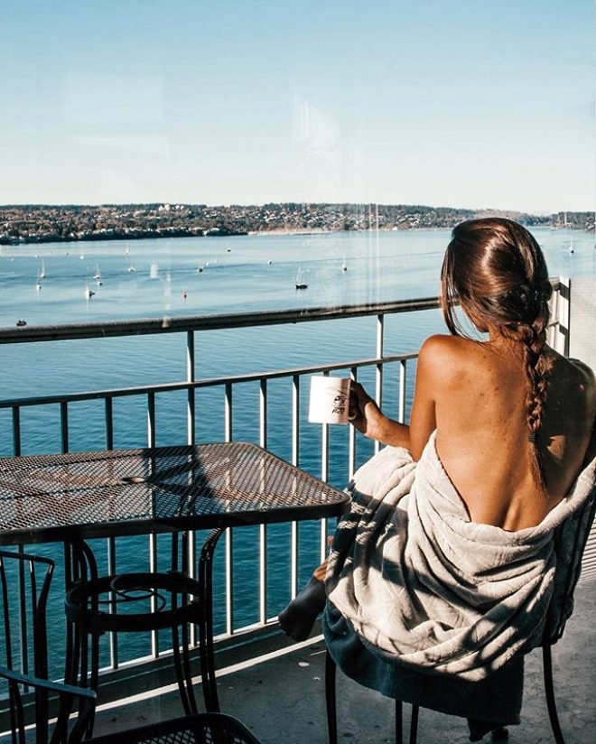 Pozlarıyla Instagram'ı sallıyor, mesleğini duyan gıptayla bakıyor! - 10
