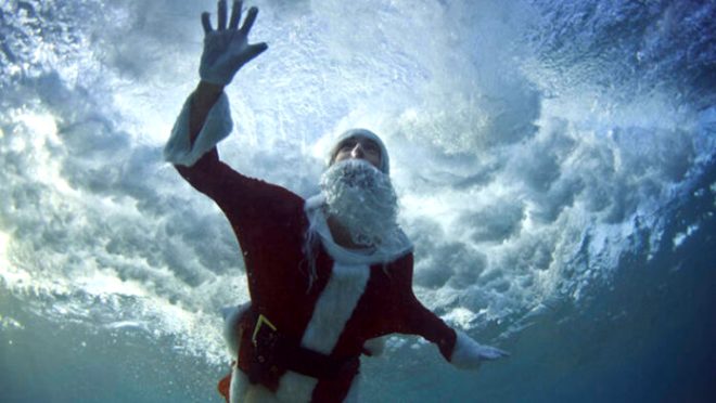 Noel ateşi turistleri coşturdu! Kırmızı bikinilerle sahillere akın ettiler - 24