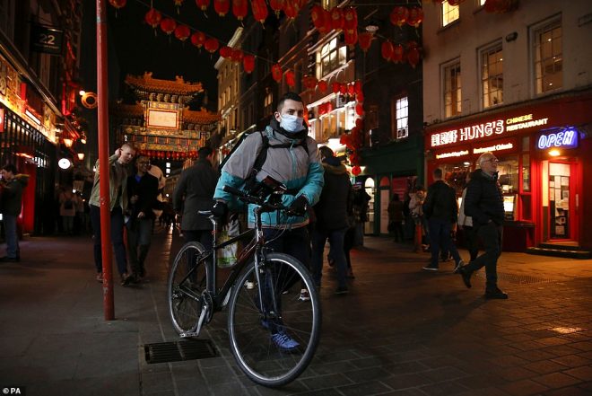 İngiliz gençler ölümcül virüse meydan okudu! - 16