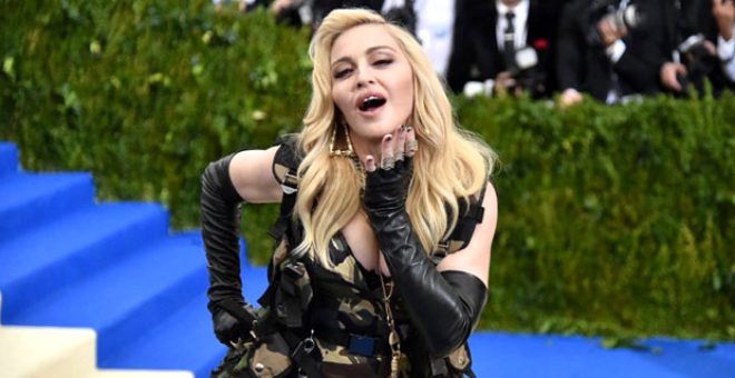 Madonna kalçalarını paylaştı! Sosyal medyada yer yerinden oynadı - 1