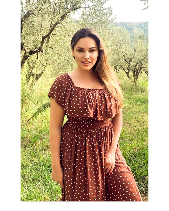 Kelly Brook, lavantaların içinde yarı çıplak masaj yaptırdı - 7