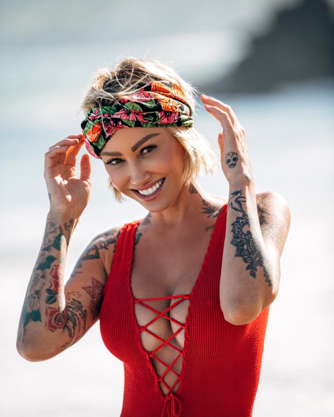 Tina Louise, denizden çıktığına çıkacağına pişman oldu! Öyle bir frikik verdi ki - 8