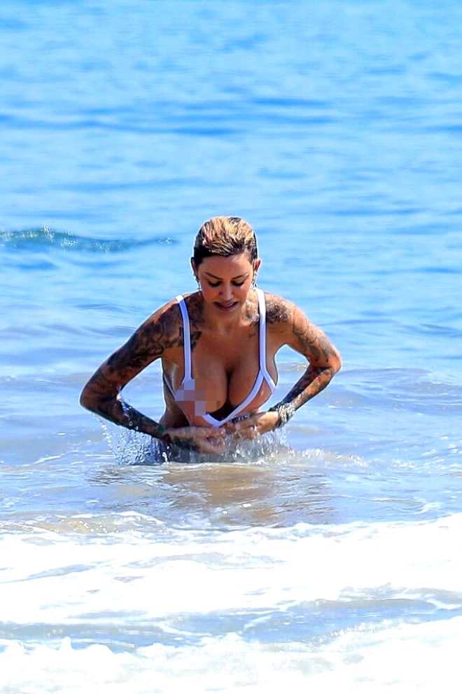 Tina Louise, denizden çıktığına çıkacağına pişman oldu! Öyle bir frikik verdi ki - 4
