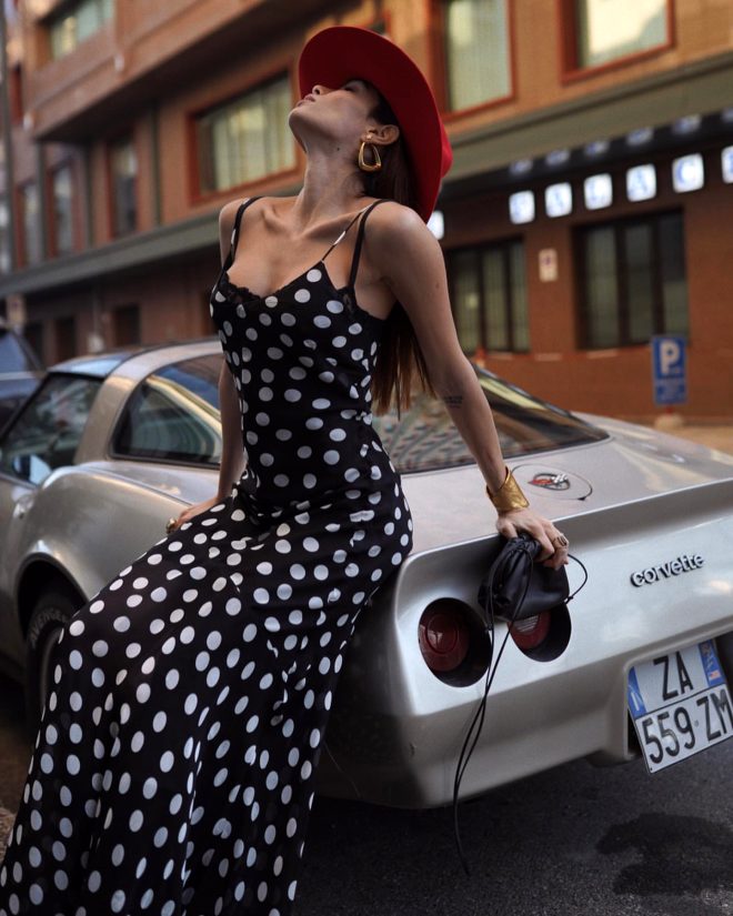 Cesur model Jovana Djordjevic üstsüz poz verdi - 4