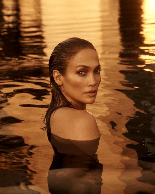 Yıldız şarkıcı Jennifer Lopez çırılçıplak poz verdi! - 12