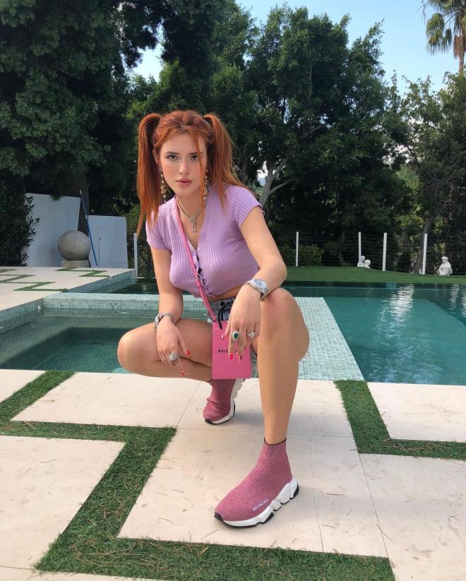 Dur durak bilmiyor! Karlar üzerinde poz veren Bella Thorne'a beğeni yağdı - 7