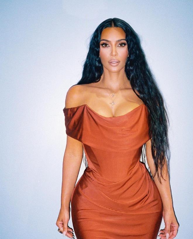 Kim Kardashian'a benzemek için 17 milyon lira harcadı! - 16