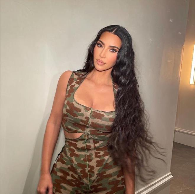 Kim Kardashian'a benzemek için 17 milyon lira harcadı! - 17
