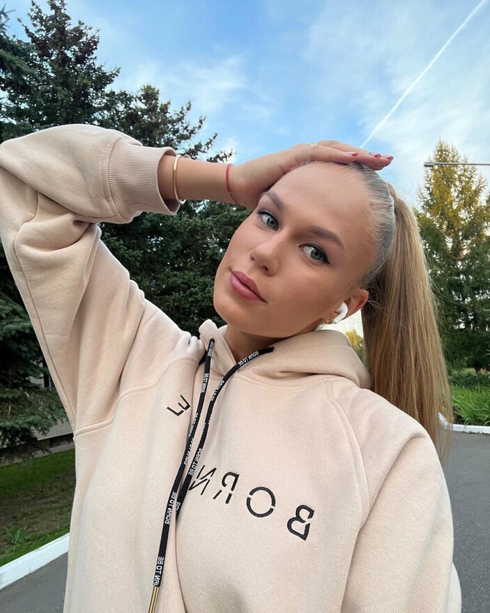 Arina Fedorovtseva güzelliğiyle büyülüyor - 4